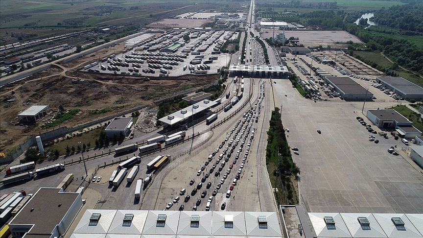 Kara sınır kapılarında hareketlilik: 5 yılda 141 milyon yolcu geçti