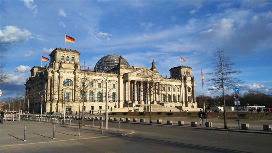 Almanya'da AfD krizi: Güvenlikten geçemeyen 7 çalışanın Bundestag'a girişi yasaklandı
