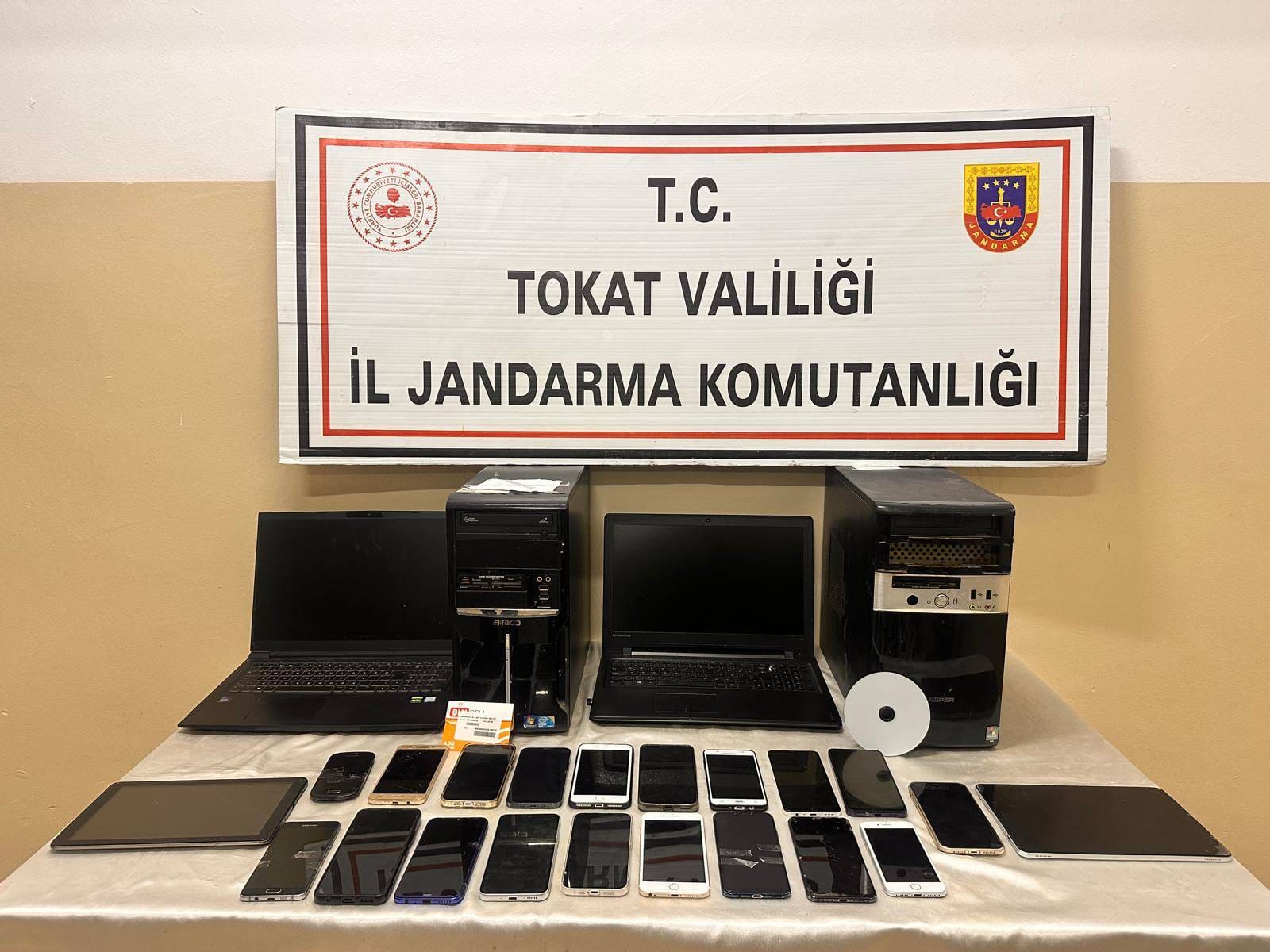 Sahte Site ile Dolandırıcılık Yapan Çete Çökertildi