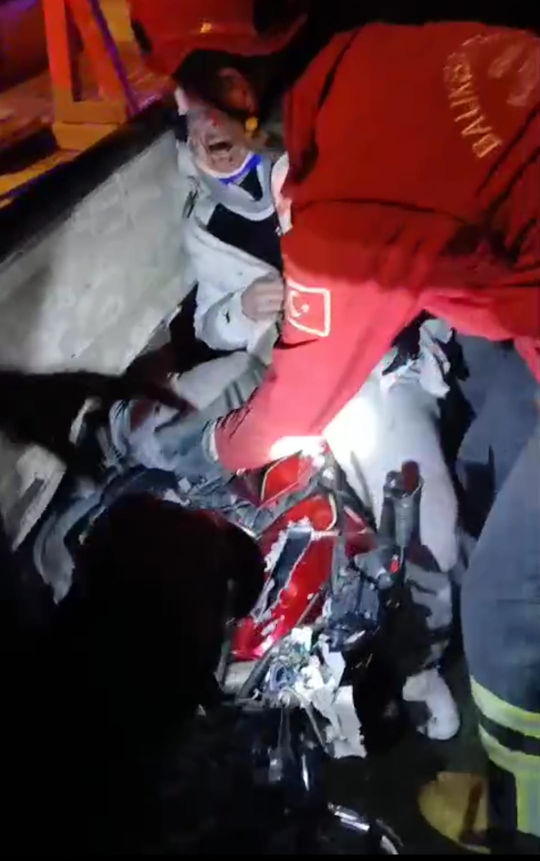 Balıkesir'de kamyonet ile motosiklet çarpıştı: 2 yaralı
