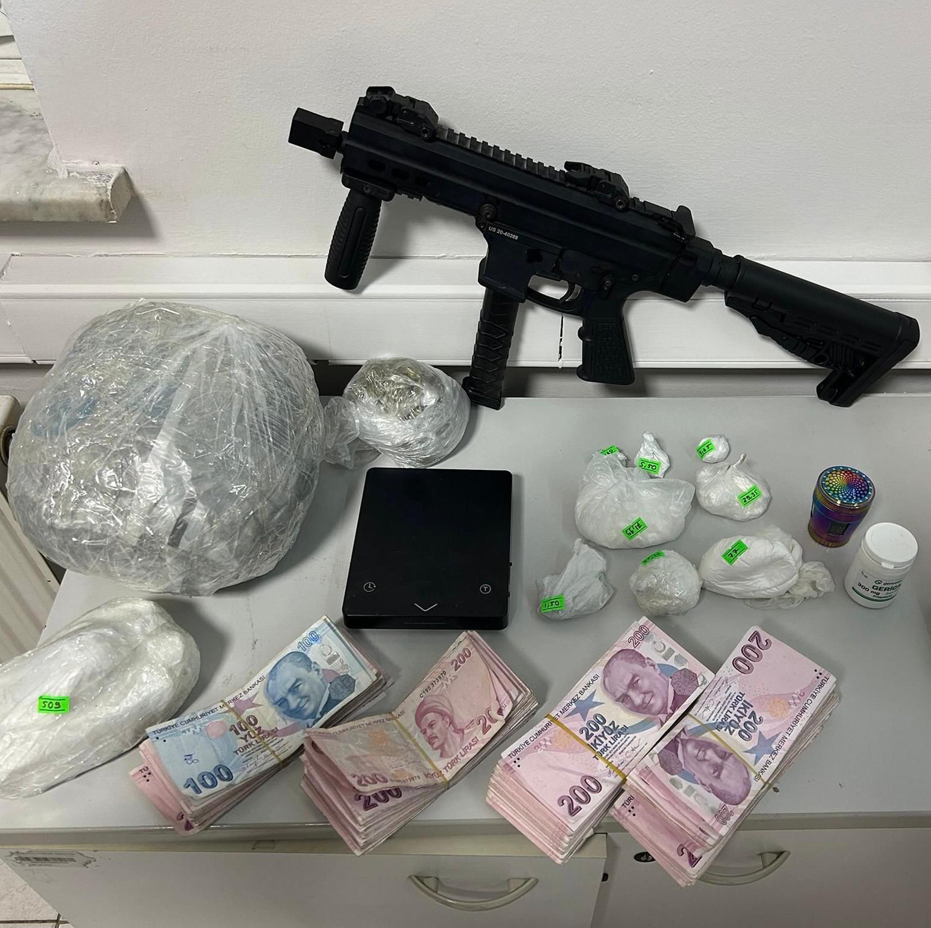 İzmir'de firari hükümlü, saklandığı hobi bahçesinde yakalandı