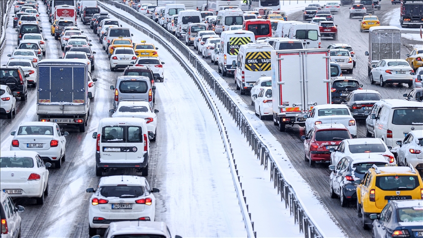 AKOM'dan uyarı! İstanbul'da kar yağışı nedeniyle 378 ihbar yapıldı