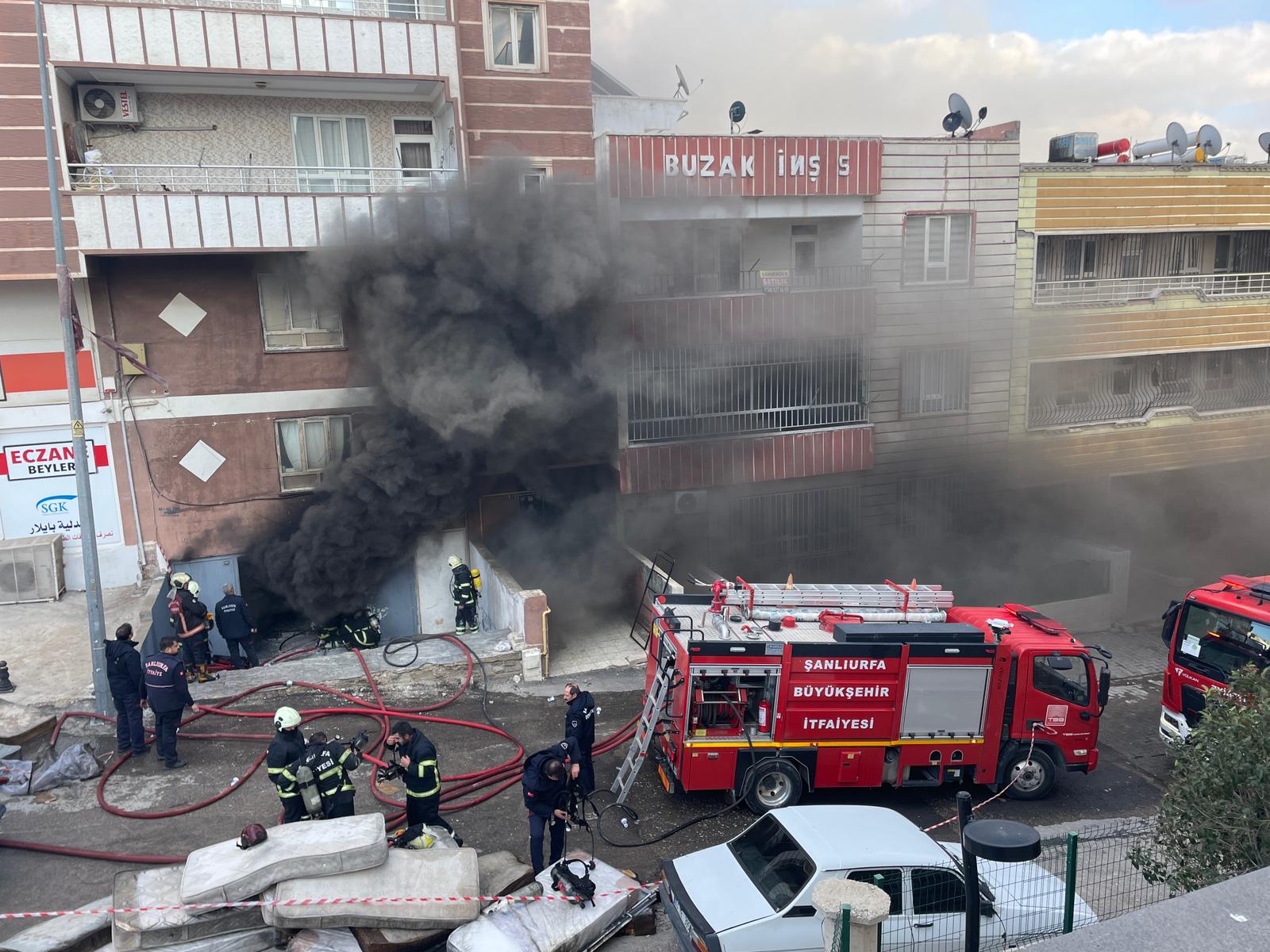 Şanlıurfa'da yatak deposunda çıkan yangın söndürüldü