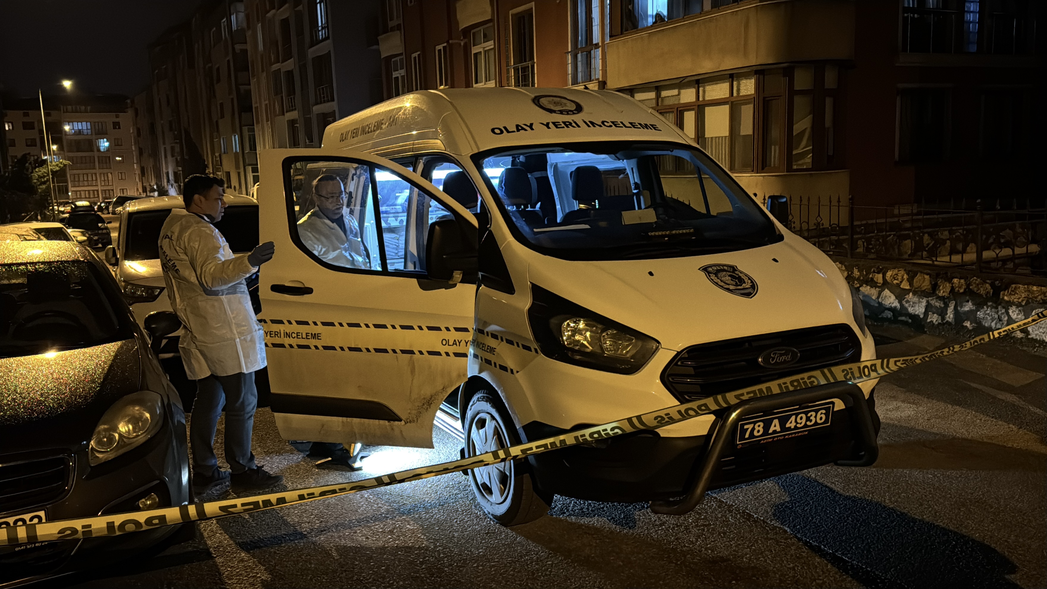 Karabük'te Tüfekli Saldırı: Kapıda Vurulan Kişi Yaralandı