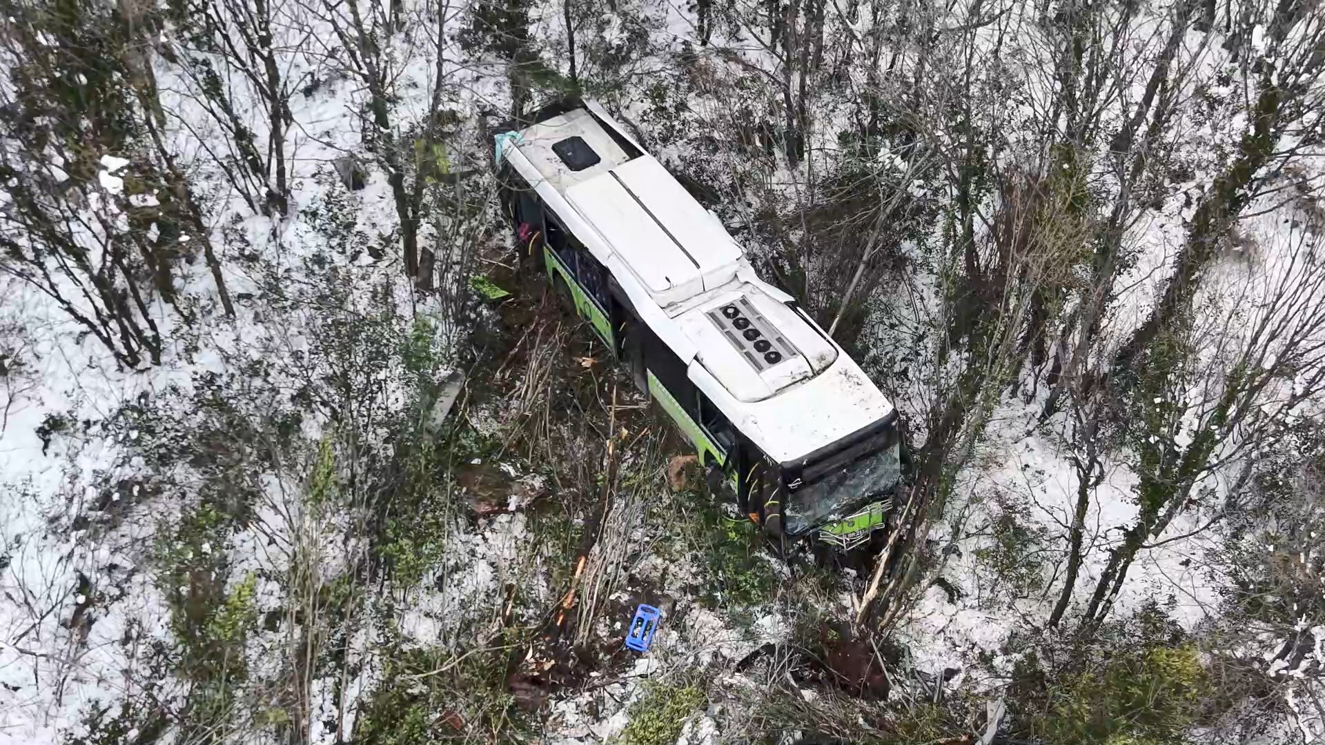 Kocaeli'de belediye otobüsü şarampole devrildi: 12 kişi yaralandı