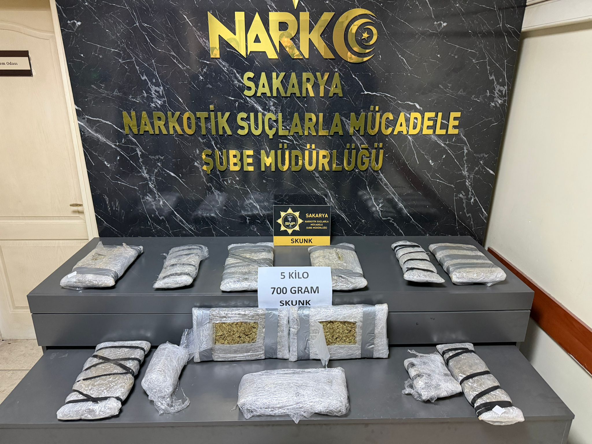Sakarya'da otomobilde 5 kilo 700 gram uyuşturucu ele geçirildi: Şüpheli tutuklandı