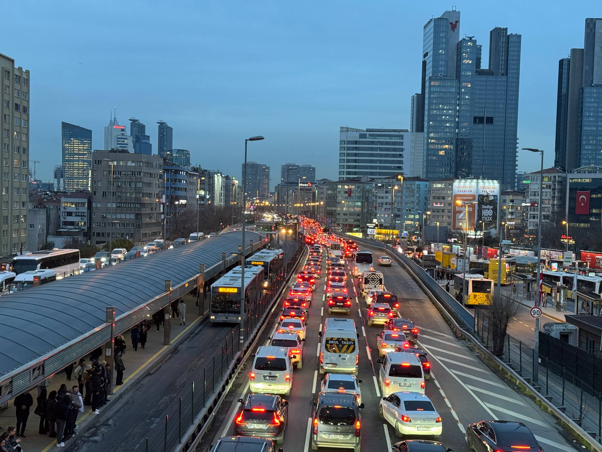 İstanbul'da akşam saatlerinde trafik yoğunluğu yüzde 85'e çıktı