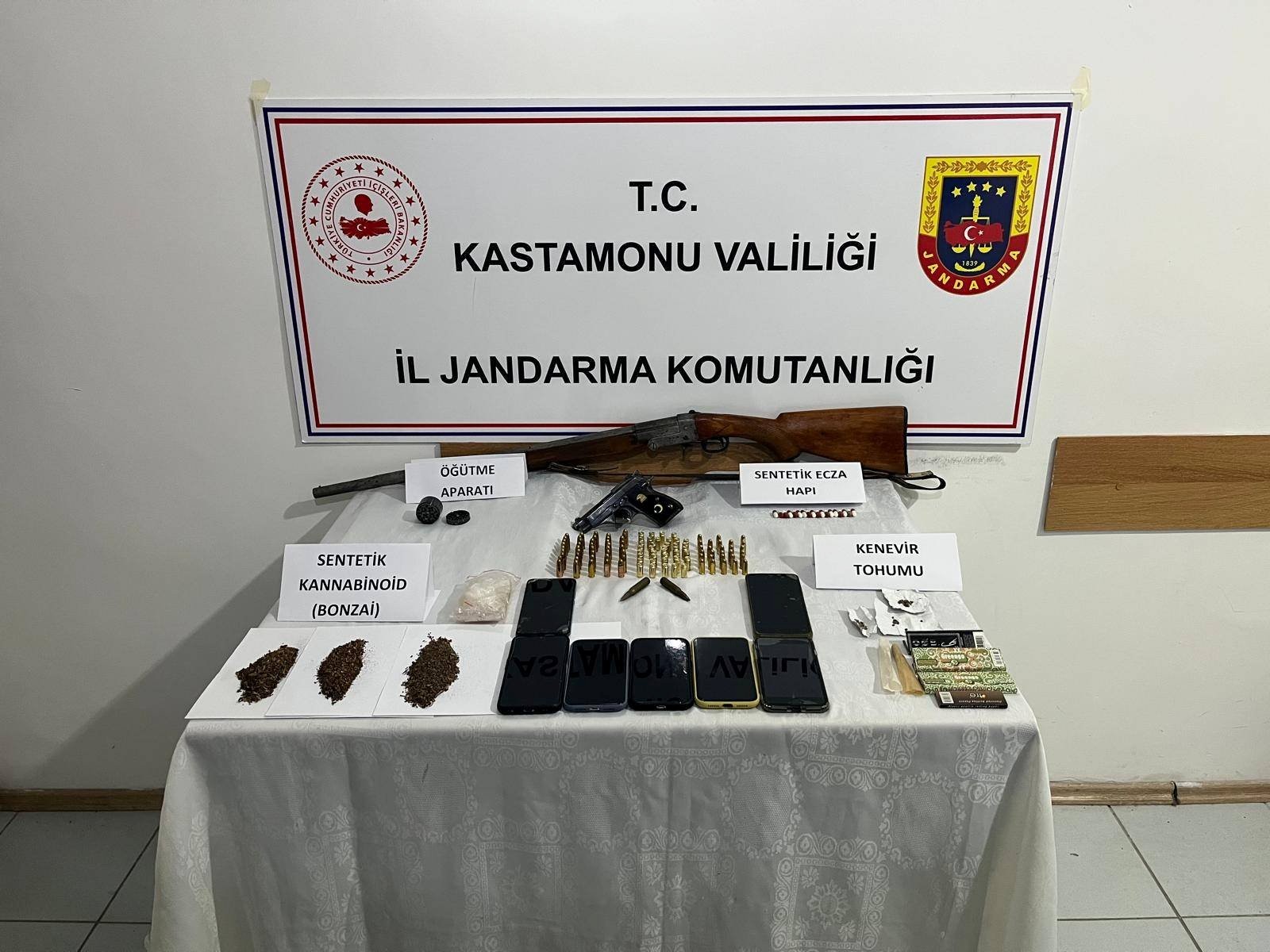 Kastamonu'da uyuşturucu operasyonunda yakalanan 4 zanlı tutuklandı