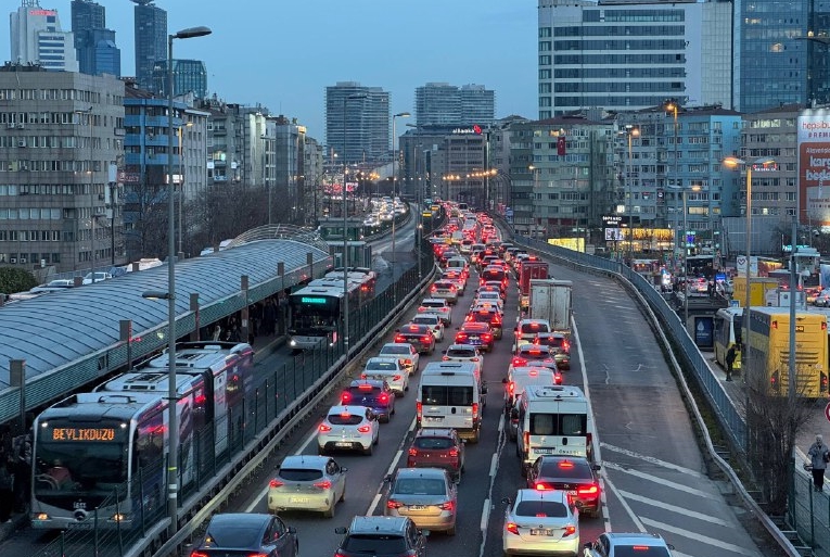 İstanbul'da akşam trafiği yüzde 83'e ulaştı