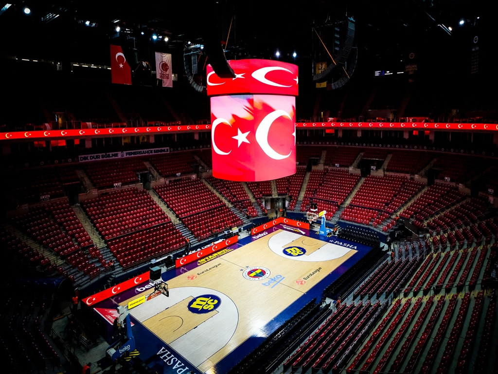 Fenerbahçe, EuroLeague Maçı Öncesi Salonunu Türk Bayraklarıyla Donattı