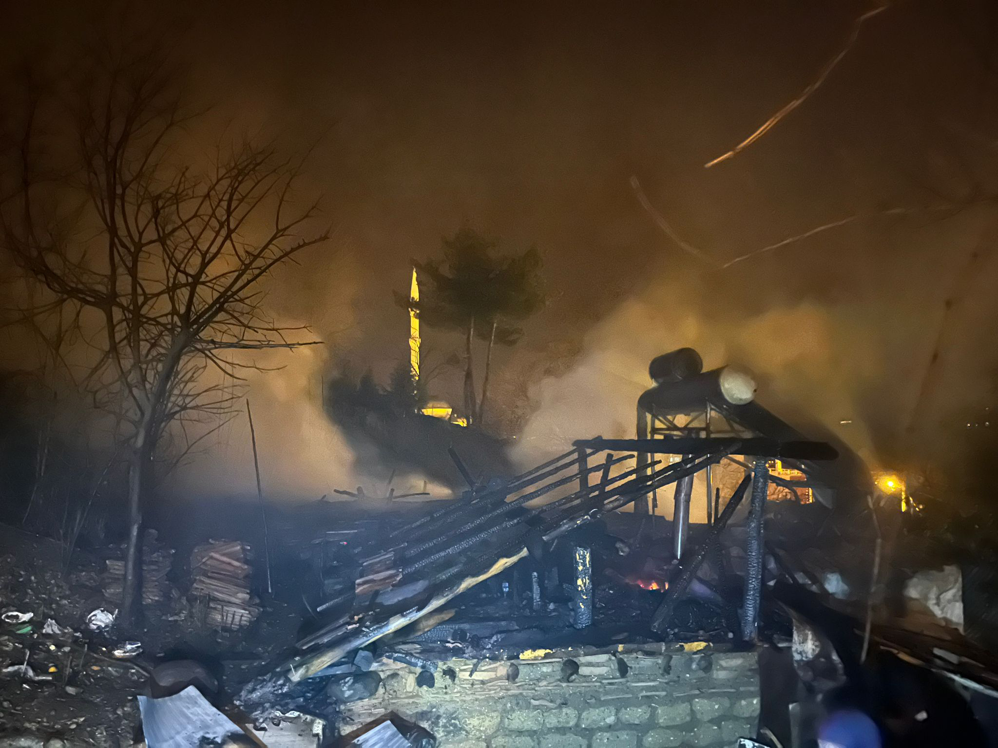 Tokat'ta ev yangını: Ev kullanılamaz hale geldi