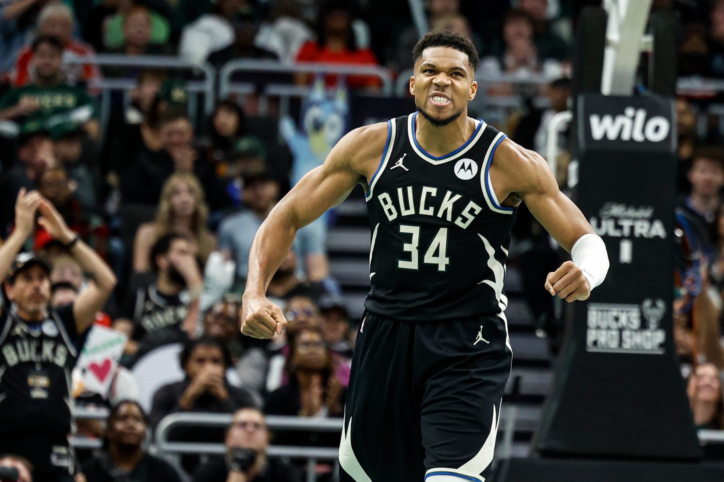 Giannis Antetokounmpo'dan Bucks'a Kötü Haber: Yıldız İsim Haftalarca Yok