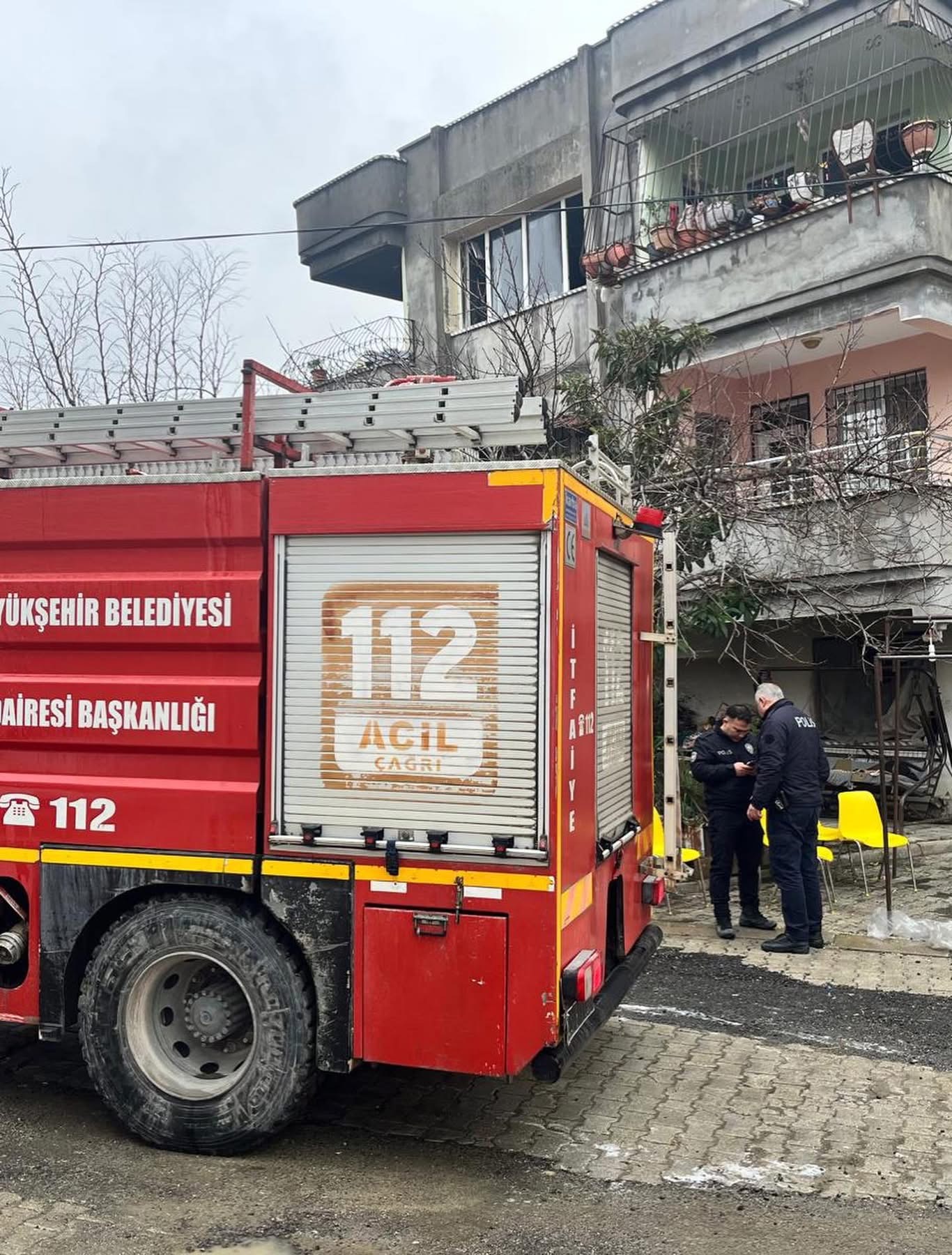 Hatay'da evde çıkan yangında 2 kişi dumandan etkilendi