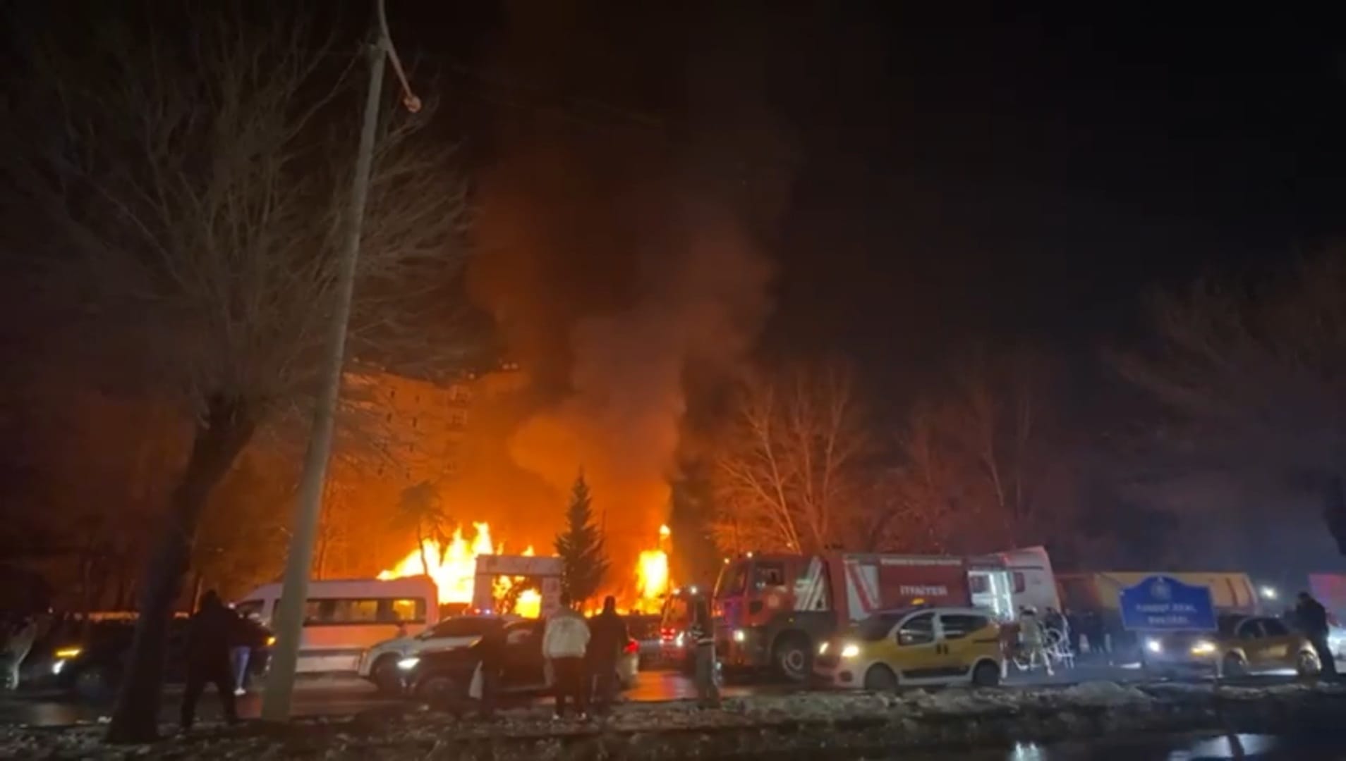 Diyarbakır'da bir kafede çıkan yangın söndürüldü