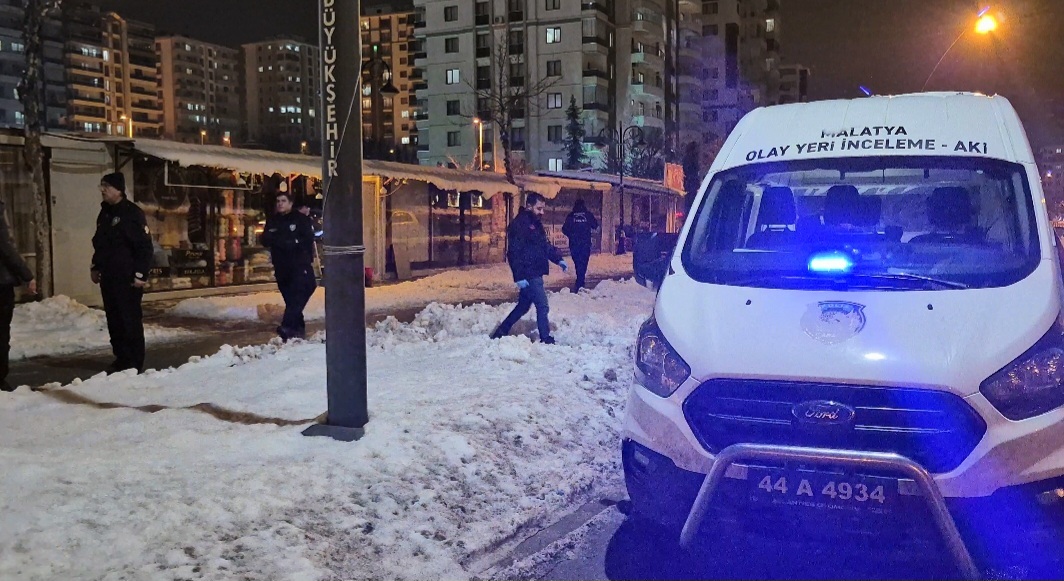 Malatya'da Bıçaklı Kavga: Husumetli İki Grup Arasında Çıkan Olayda 3 Kişi Yaralandı