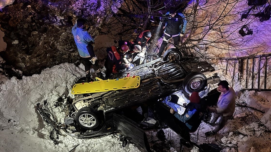 Kahramanmaraş'ta Köprüden Düşen Otomobilde 5 Yaralı