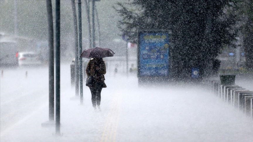 Meteorolojiden bazı bölgeler için fırtına ve sağanak uyarısı