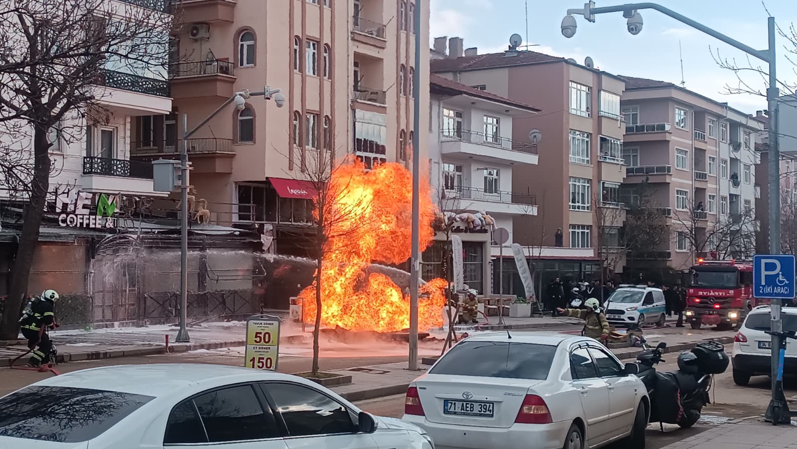 Kırıkkale'de Yol Kazısı Sırasında Doğalgaz Hattında Yangın Çıktı: 1 İşçi Yaralandı