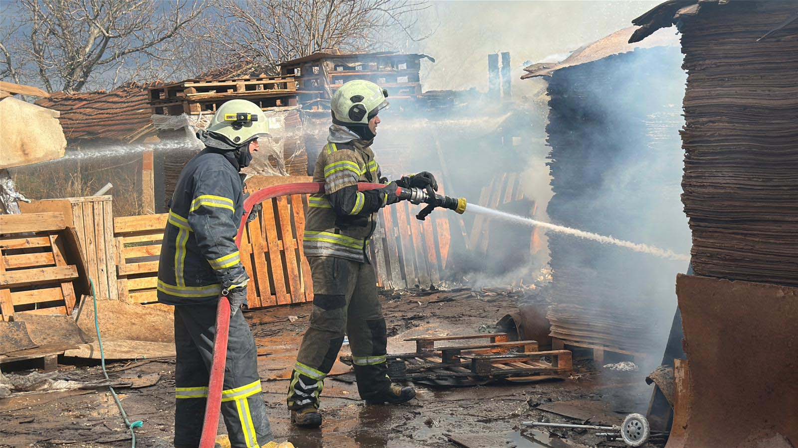 Kütahya'da sobadan çıkan yangını itfaiye söndürdü