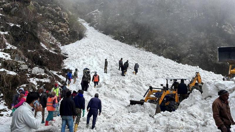Hindistan'da çığ paniği: Turistik Sonamarg'da korku dolu anlar