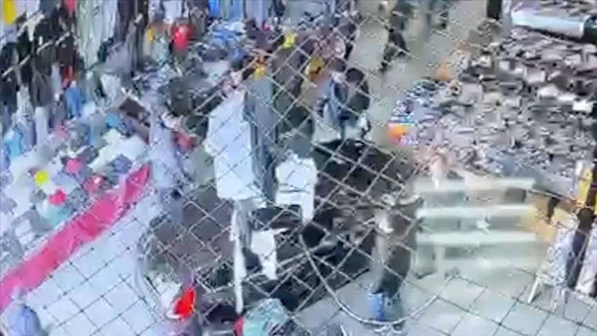 Edirne'de el freni çekilmeyen otomobil halk pazarına girdi, o anlar kamerada