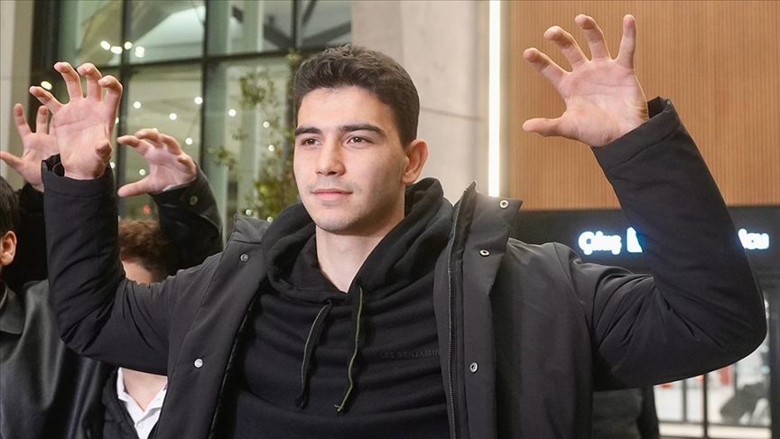 Yasin Özcan resmen Beşiktaş kadrosuna katıldı