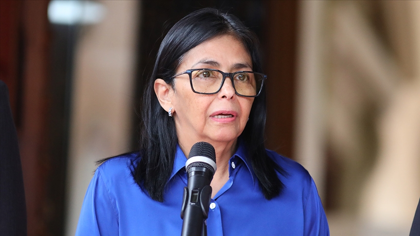 Venezuela'da Geçici Devlet Başkanı 'başkomutan' olarak tanındı