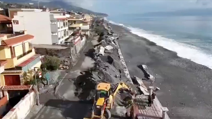 İtalya'da heyelan büyük yıkıma neden oldu! Meloni kasabayı inceledi