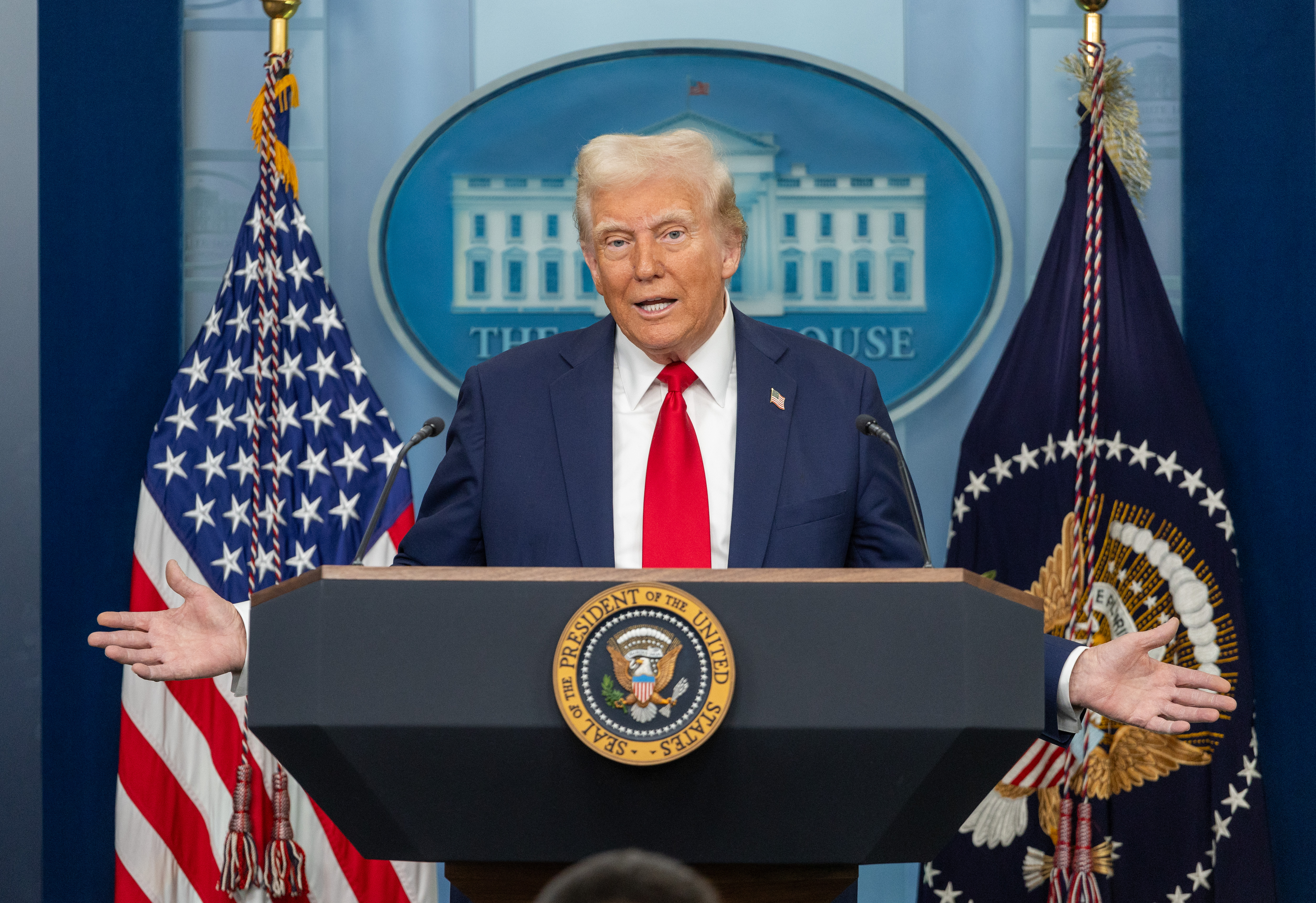 Gerilim tırmanıyor: Trump, İran'a donanmayı işaret etti