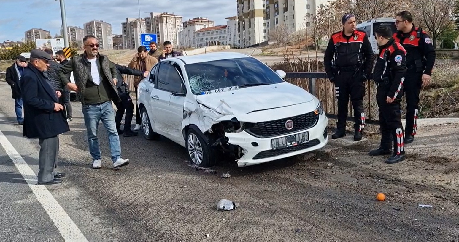 Kırıkkale'de 3 aracın karıştığı kazada, 1'i ağır 2 kişi yaralandı