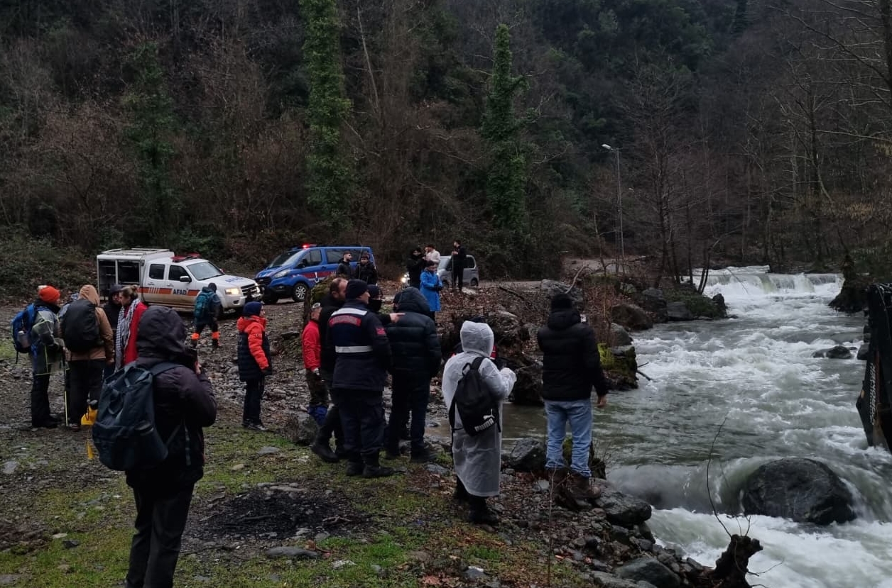 Yalova'da Derede Mahsur Kalan 19 Kişi Kurtarıldı