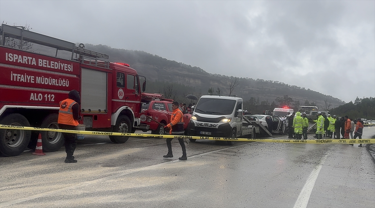 İki Otomobil Çarpıştı, 7 Can Hayattan Koptu