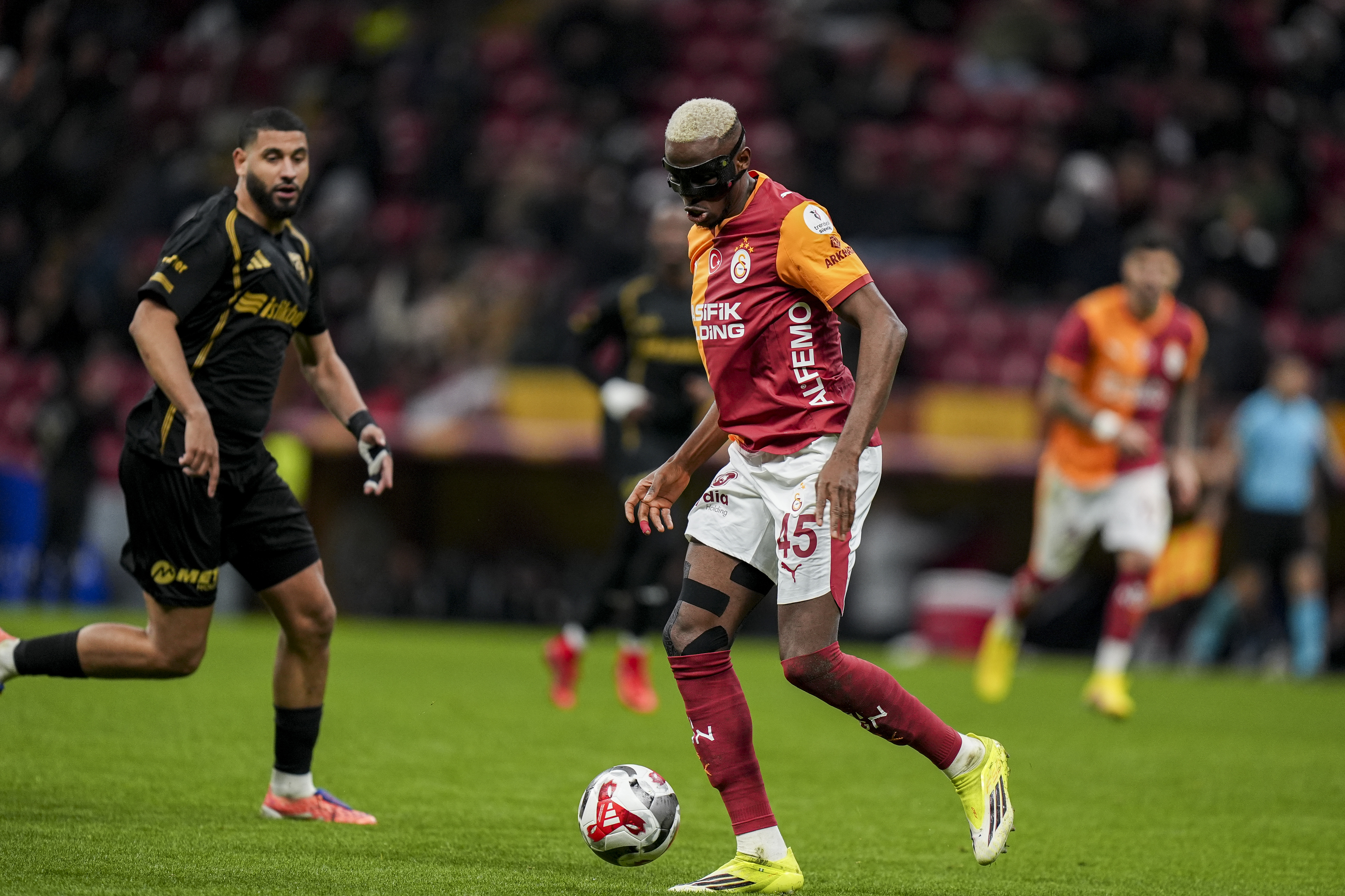 Galatasaray, Kayserispor karşısında farklı kazandı