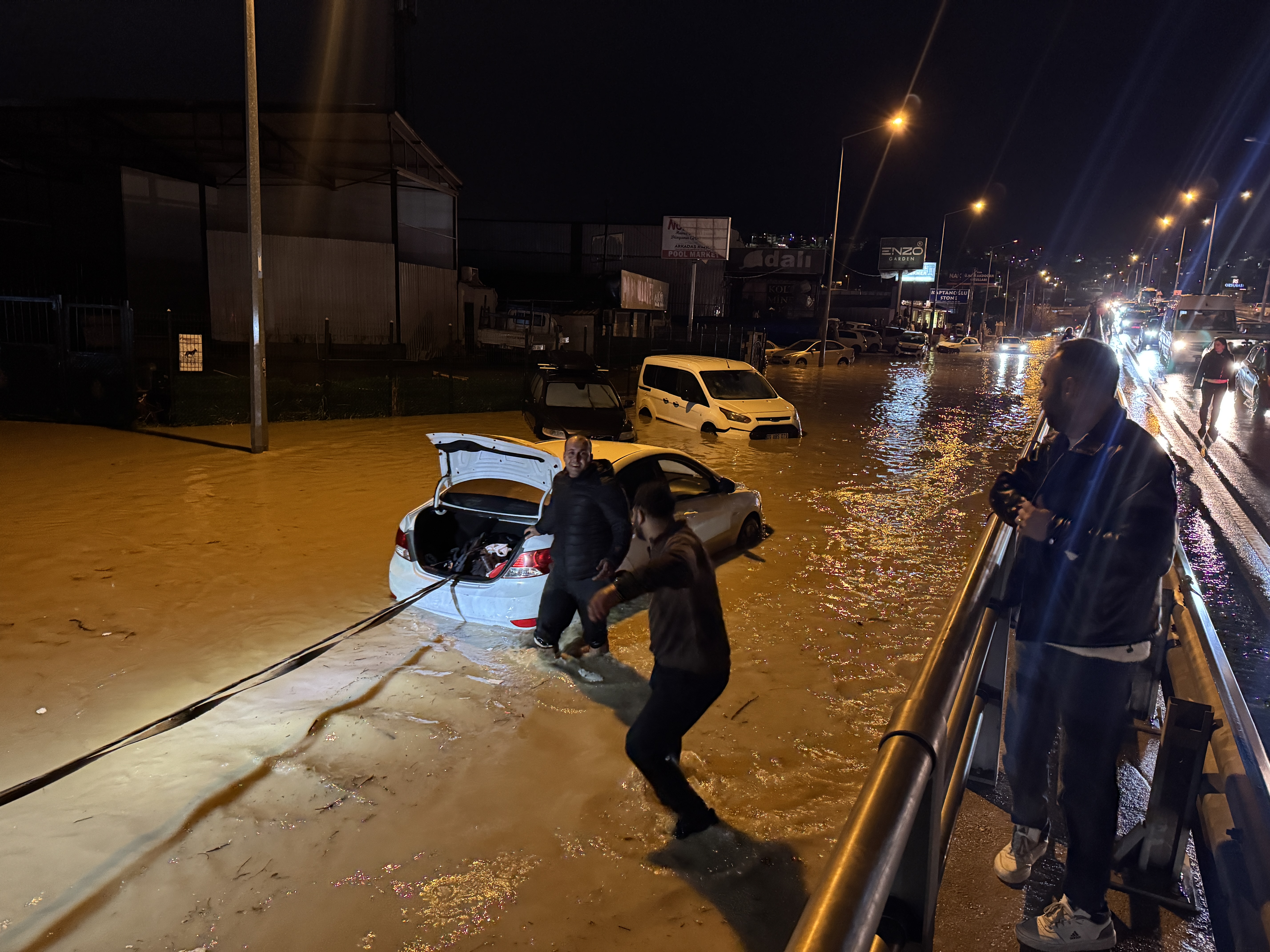Aydın'da kuvvetli yağış sonrası su baskınları yaşandı