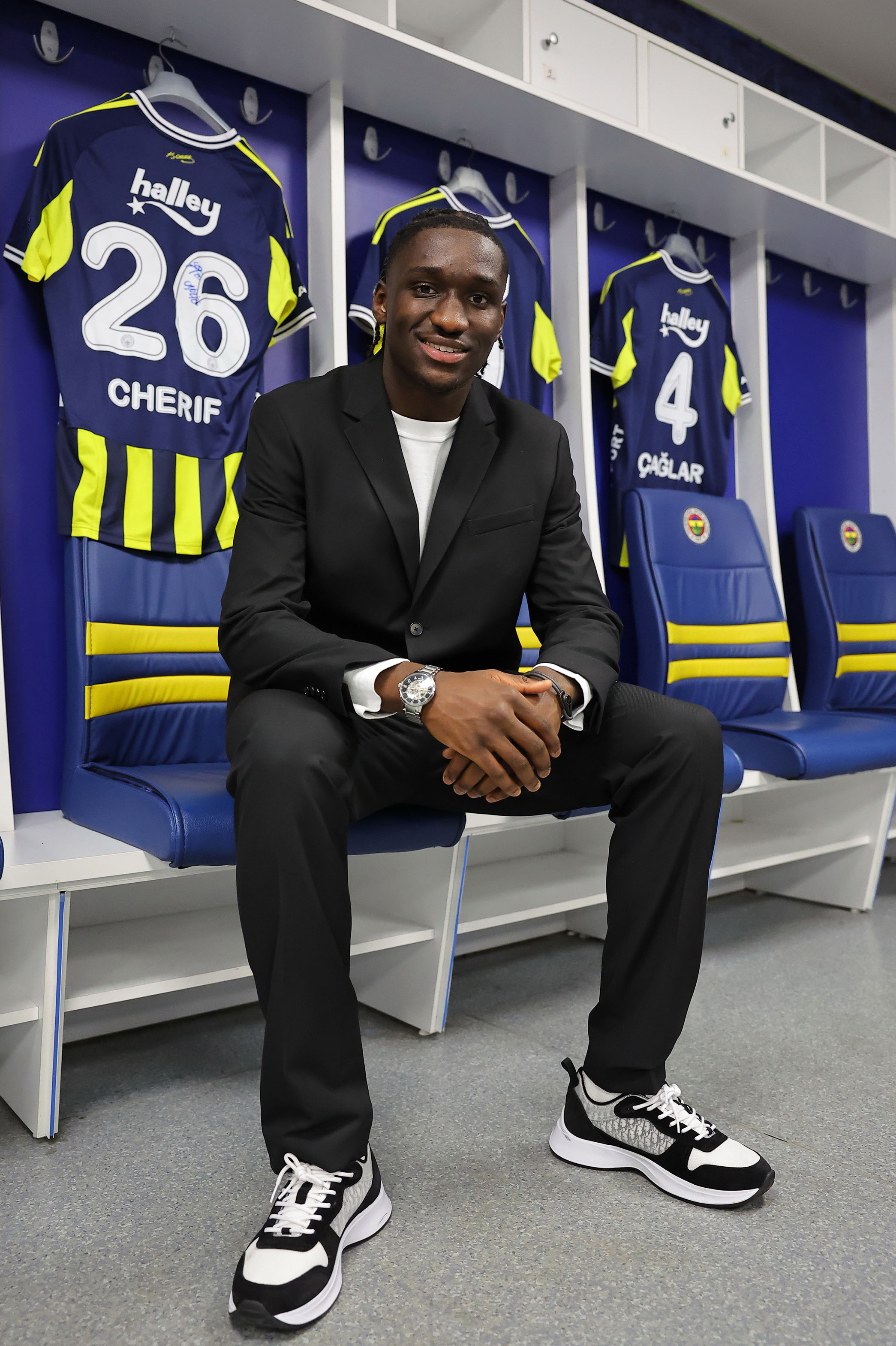 Fenerbahçe, 19 Yaşındaki Santrafor Sidiki Cherif'i Kadrosuna Kattı