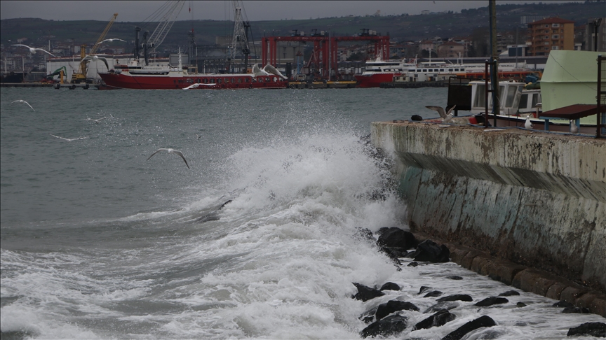 Tekirdağ'ın Malkara ve Saray ilçelerinde hava koşulları nedeniyle eğitime ara verildi