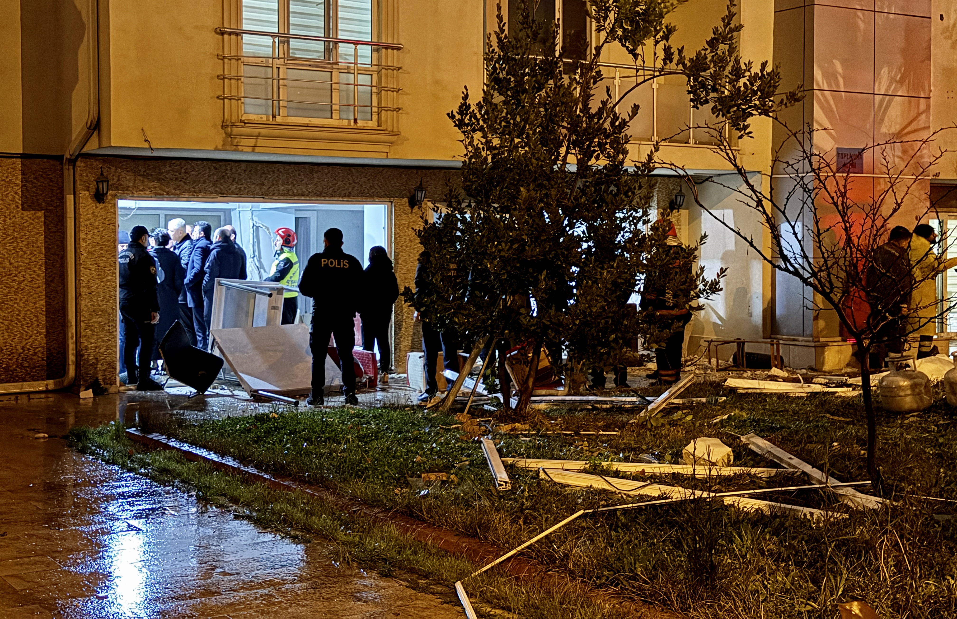 Sakarya'da özel kız öğrenci yurdunda meydana gelen patlama hasara yol açtı