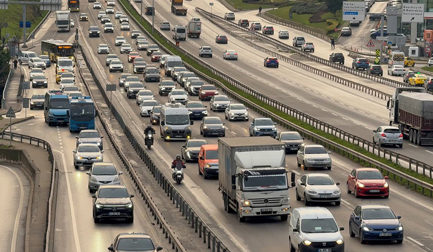 İstanbul'da trafik alarmı: Yoğunluk yüzde 80'e dayandı