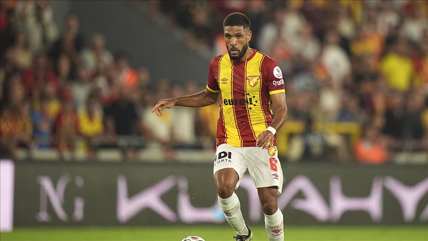 Göztepe, Rhaldney'i FC Alverca'ya kiraladı