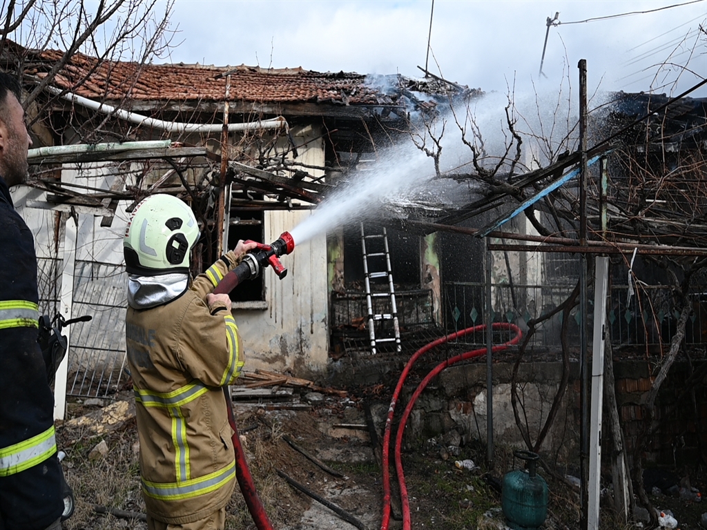 Kırıkkale'de müstakil ev yangını: 1 kişi ağır yaralandı