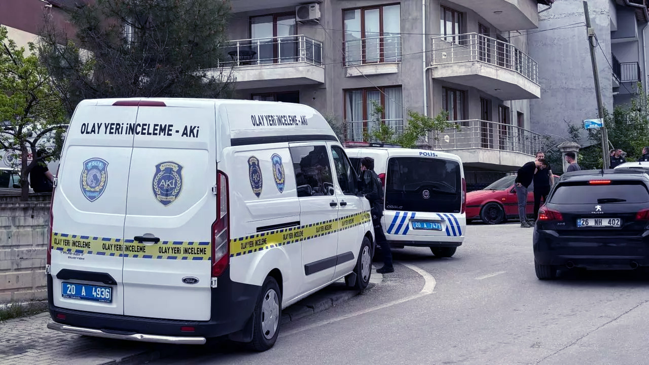 Denizli'de şüpheli ölüm: Kamyonet içinde bıçaklanmış halde bulundu