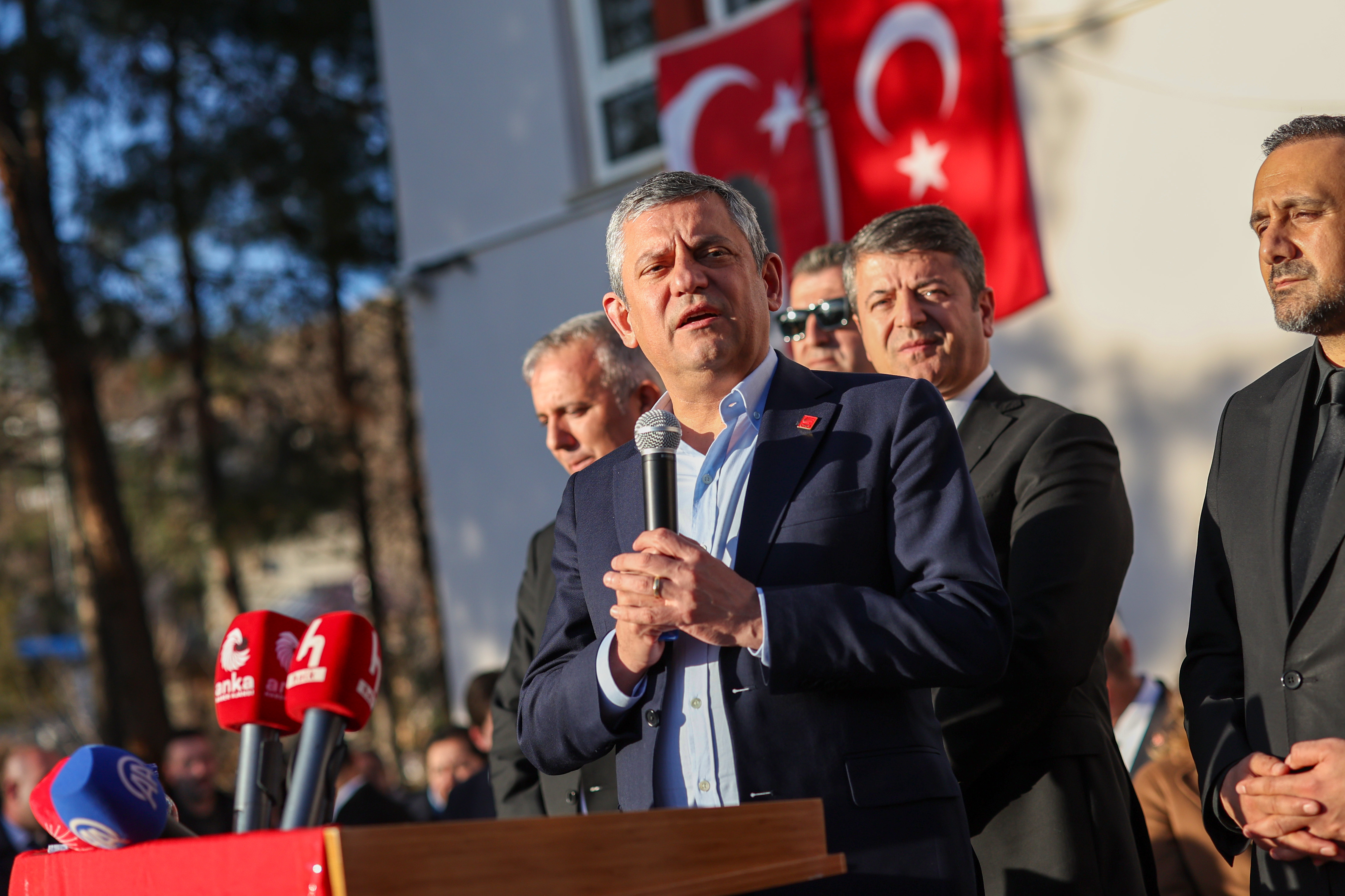 Özgür Özel, depremin 3. yılında Adıyaman'ı ziyaret etti