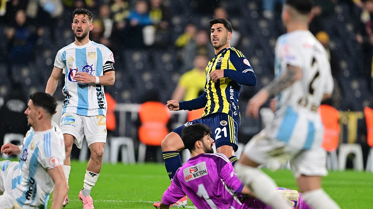 Fenerbahçe Erzurumspor'u ikinci yarıda bulduğu gollerle mağlup etti
