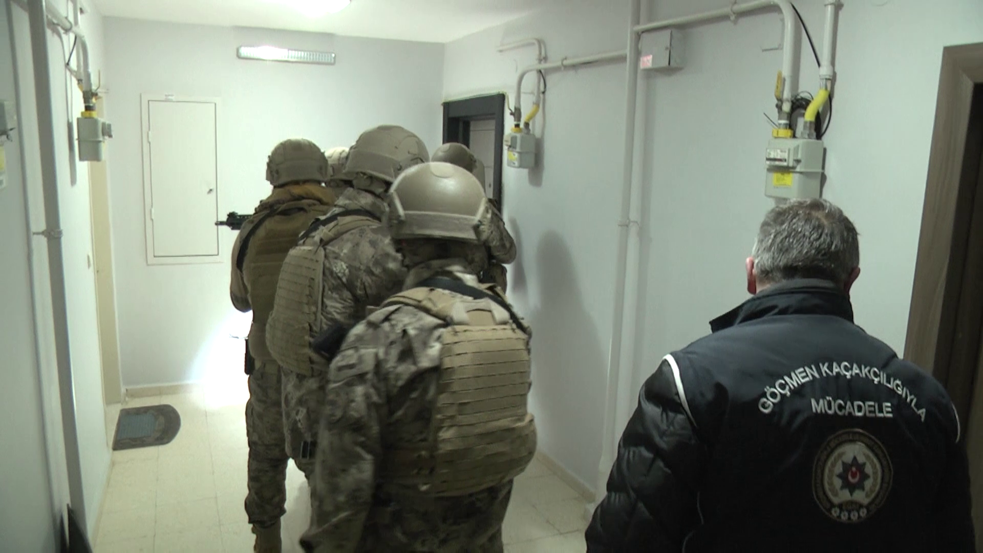 Kocaeli Merkezli Büyük Operasyon: Göçmen Kaçakçılığı Şebekesi Çökertildi!