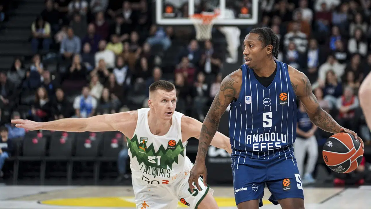 Anadolu Efes Zalgris'i 92-82 mağlup etti