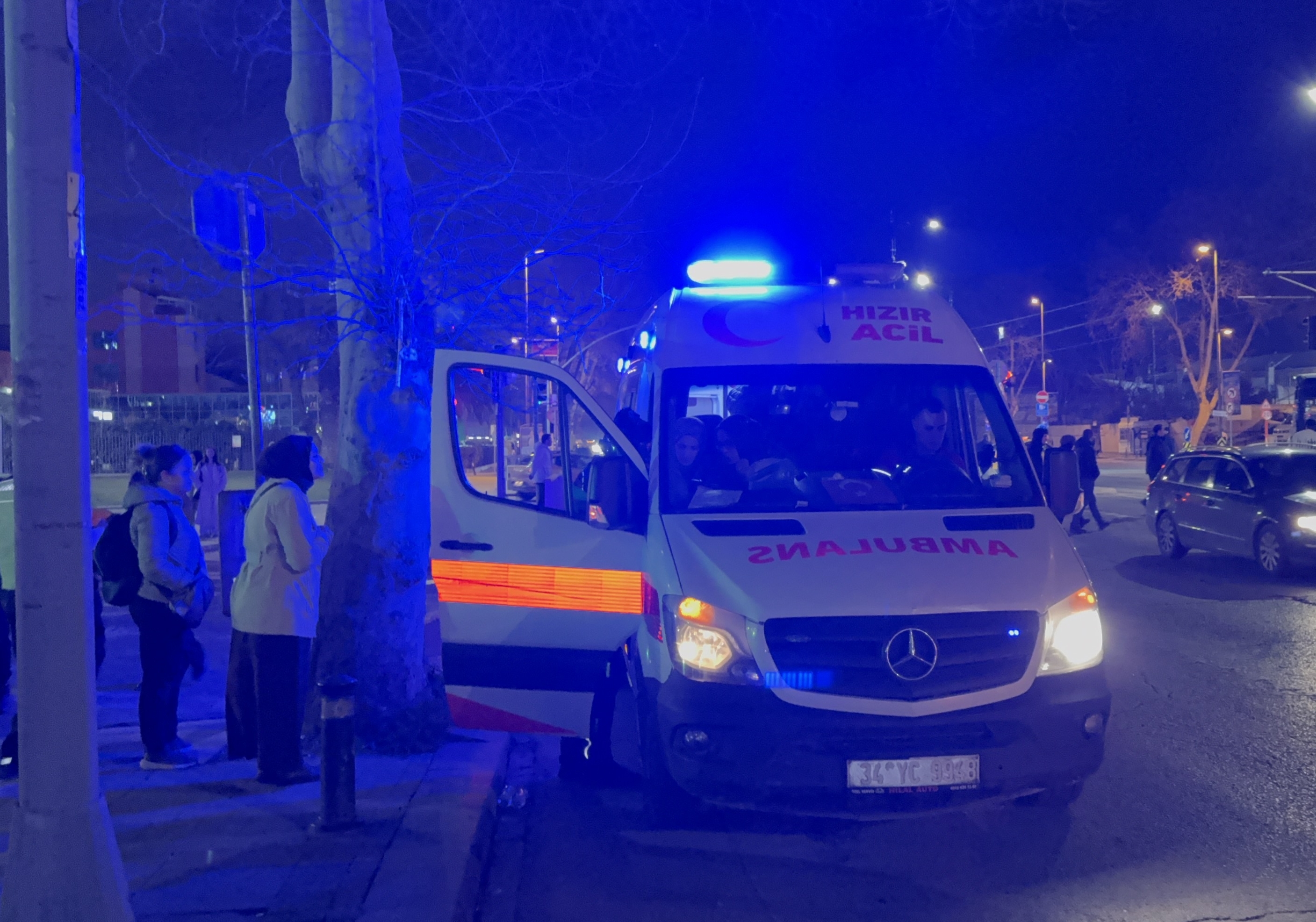Fatih'te İETT otobüsünün çarptığı yaya yaralandı