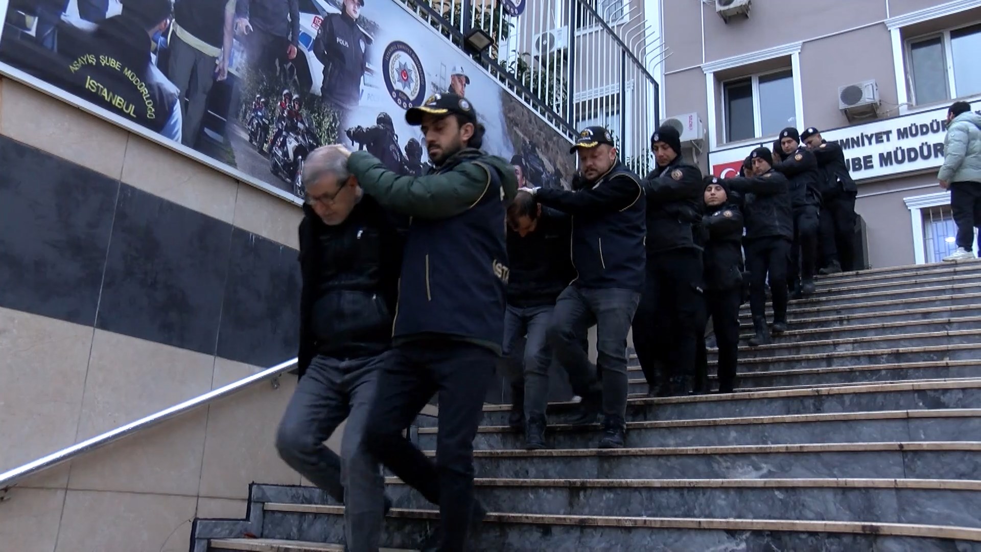 Sosyal medyada 127 milyonluk 'yatırım' vurgunu! Onlarca gözaltı var 