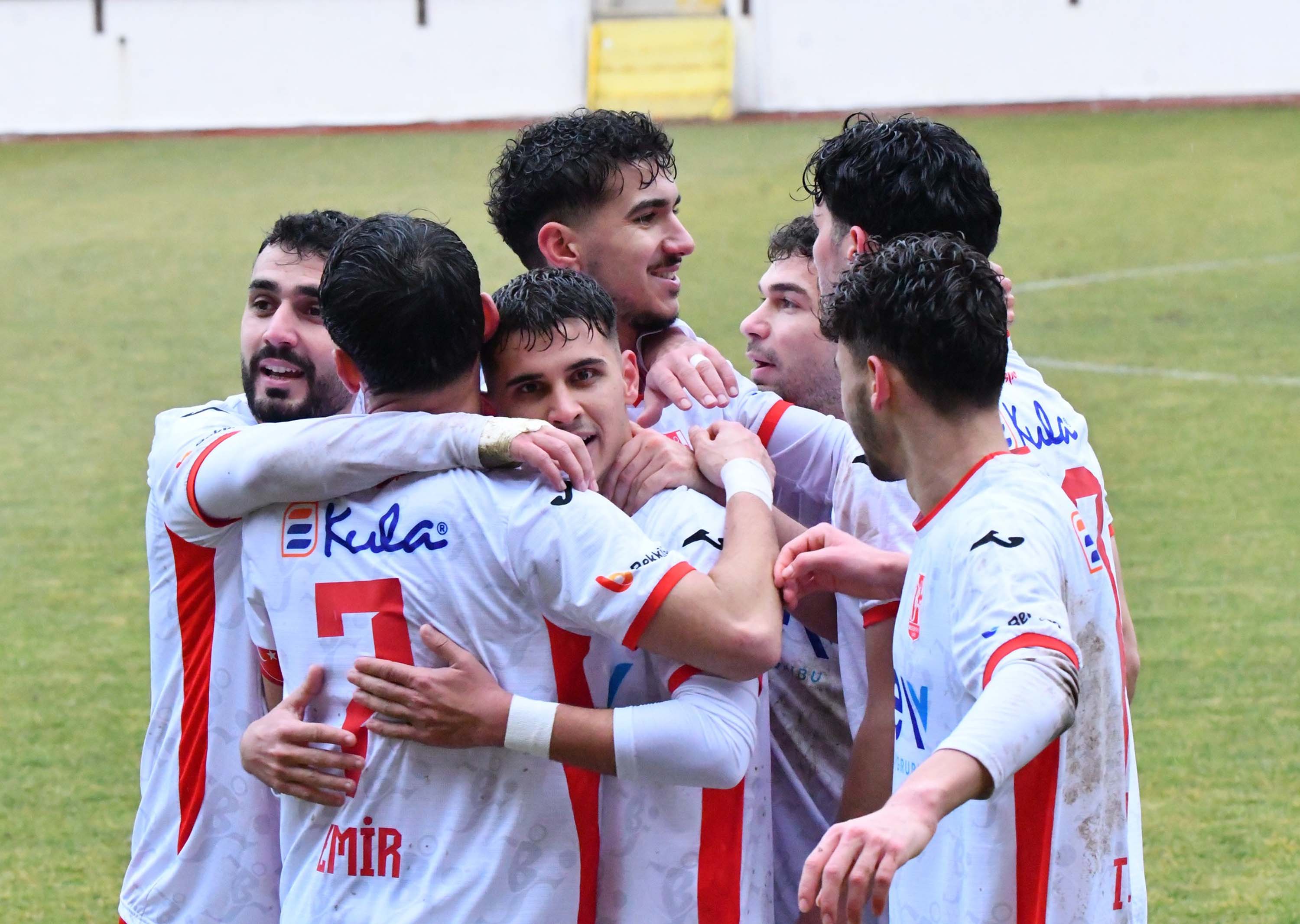 Rakibini daha ilk yarıda dize getirdi! Afyonspor, Balıkesir'e boğun eğdi