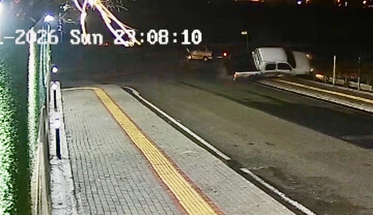 Osmaniye'de kamyonetle otomobil çarpıştı: 2 kişi yaralandı
