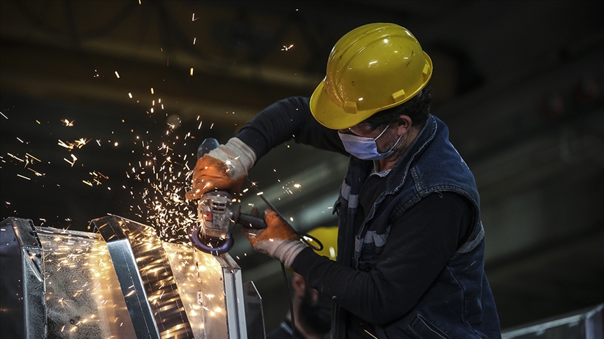 Sanayi üretimi aralıkta yükseldi